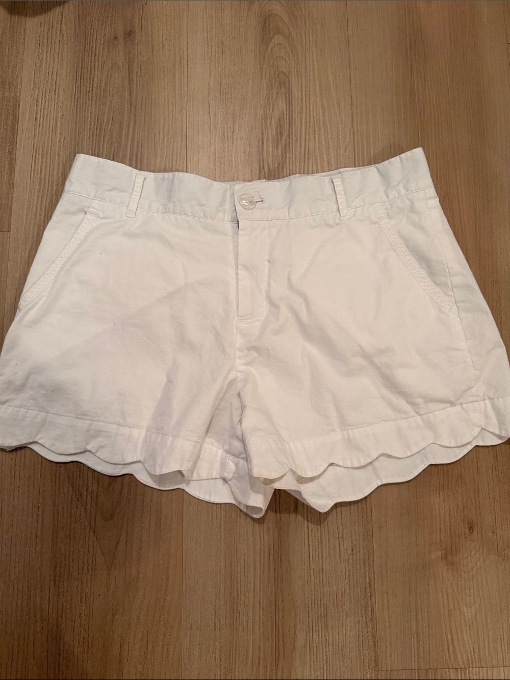 Lauren James White High-Waist Scallop Hem Shorts